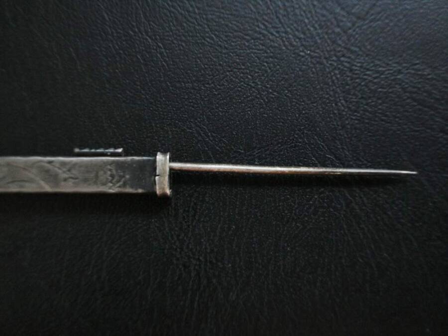Это изображение имеет пустой атрибут alt; его имя файла - scottish-witch-pricker-needle.jpg