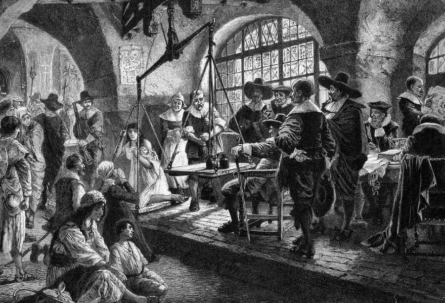 Это изображение имеет пустой атрибут alt; его имя файла - witch-weighing-test.jpg